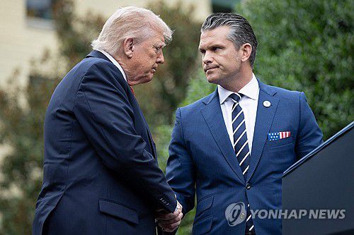 미국 트럼프 대통령과 헤그세스 국방부 장관[AFP 연합뉴스 자료사진. 재판매 및 DB 금지]