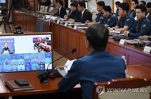 경찰 고위직 인사 후 첫 지휘부 회의(서울=연합뉴스) 신준희 기자 = 29일 서대문구 경찰청에서 열린 전국 경찰 지휘부 화상회의에서 유재성 경찰청장 직무대행이 발언을 하고 있다. 2025.9.29 hama@yna.co.kr