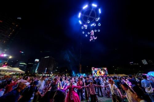 서울광장에서 펼쳐진 서울거리예술축제 모습[서울시 제공. 재판매 및 DB 금지]