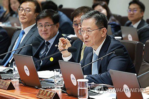 발언하는 정성호 장관(서울=연합뉴스) 김도훈 기자 = 정성호 법무부 장관이 9일 서울 용산 대통령실에서 열린 국무회의에서 발언하고 있다. 2025.9.9 [대통령실통신사진기자단] superdoo82@yna.co.kr