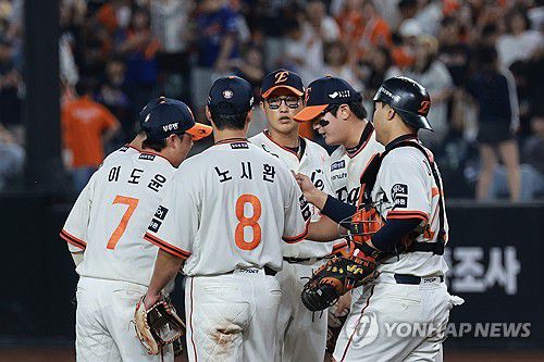 29일 LG전 승리 후 기뻐하는 한화 선수들[연합뉴스 자료사진]