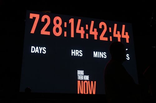 전쟁 발발 728일 14시간 42분 44초(텔아비브=연합뉴스) 김동호 특파원 = 4일(현지시간) 텔아비브미술관 앞 '인질 광장'에 설치된 시계. 2025.10.5 photo@yna.co.k