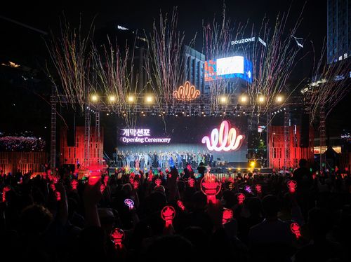 서울어텀페스타 개막 공연4일 서울광장에서 열린 서울어텀페스타 개막 공연에서 최태지·송형종 공동추진위원장을 비롯한 참석자들이 서울어텀페스타 개막을 선포하고 있다. 2025.10.04 [서울문화재단 제공. 재판매 및 DB금지]