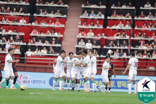 득점을 축하받는 대전하나시티즌의 마사[한국프로축구연맹 제공. 재판매 및 DB 금지]