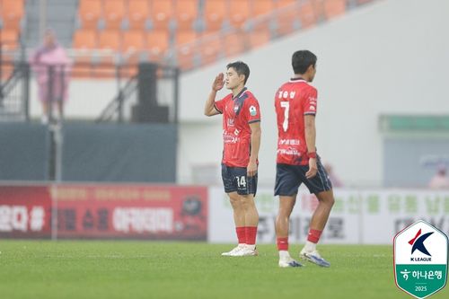 거수경례 세리머니를 펼치는 김천 상무 이동경[한국프로축구연맹 제공. 재판매 및 DB 금지]