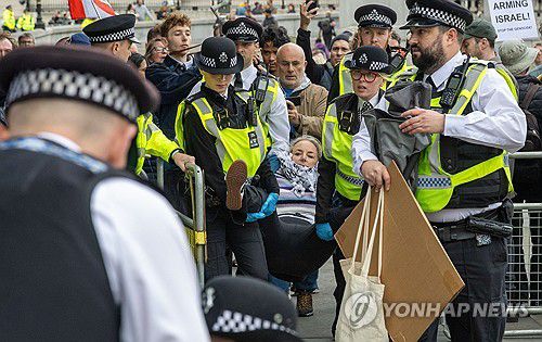 영국 런던 시위[EPA 연합뉴스. 재판매 및 DB 금지]
