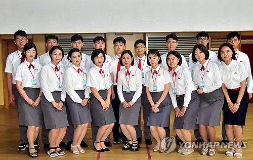 다국어 경연서 우승한 평양의학대학 학생들(평양 조선신보=연합뉴스) 지난 7월 29일부터 8월 1일까지 60여개 대학 200여명이 참가한 북한의 '과학기술부문대학 대학생다국어경연-2025'에서 김일성종합대학과 평양의학대학이 우승했다고 재일본조선인총연합회 기관지 조선신보가 27일 보도했다. 2025.8.27      [국내에서만 사용가능. 재배포 금지. For Use Only in the Republic of Korea. No Redistribution] nkphoto@yna.co.kr