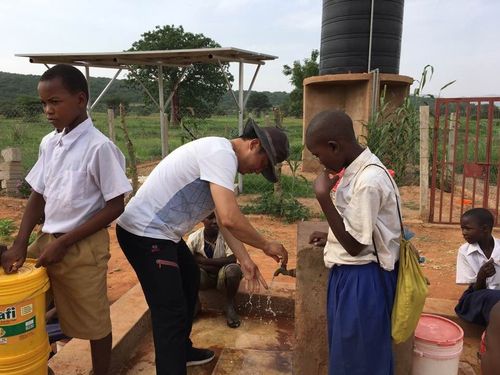 탄자니아 마을의 우물[김영완 제공. 재판매 및 DB 금지]