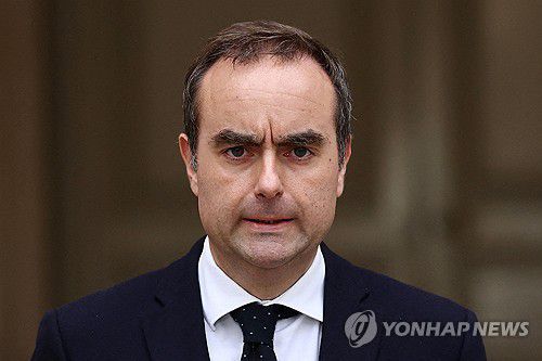 사임한 세바스티앵 르코르뉘 총리[AFP 연합뉴스 자료사진. 재판매 및 DB 금지]