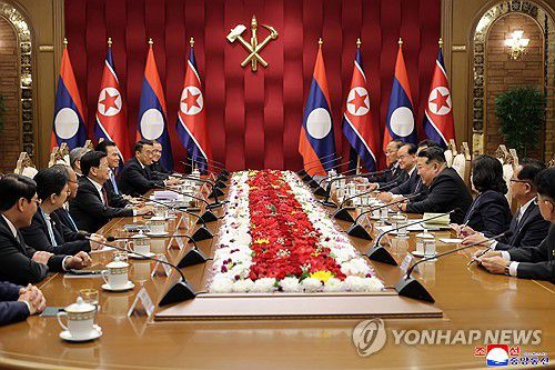 김정은, 통룬 시술릿 라오스 국가주석과 회담(평양 조선중앙통신=연합뉴스) 김정은 북한 국무위원장이 노동당 창건 80주년 경축 행사 참석차 방북한 통룬 시술릿 라오스 국가주석과 지난 7일 회담했다고 조선중앙통신이 8일 보도했다. 2025.10.8      [국내에서만 사용가능. 재배포 금지. For Use Only in the Republic of Korea. No Redistribution] nkphoto@yna.co.kr