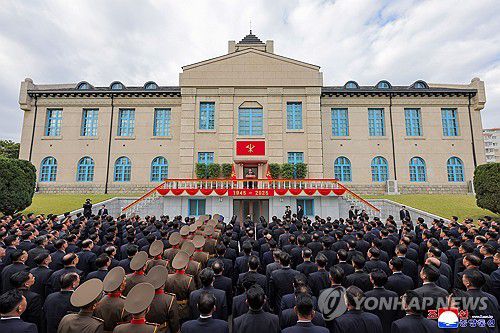 북한 김정은, 노동당 80주년 앞두고 당창건사적관 참관(평양 조선중앙통신=연합뉴스) 김정은 북한 국무위원장은 노동당 창건 80주년 기념일(10월 10일)을 앞둔 8일 평양 해방산거리에 있는 당창건사적관을 찾아 연설했다고 조선중앙통신이 9일 보도했다. 2025.10.9      [국내에서만 사용가능. 재배포 금지. For Use Only in the Republic of Korea. No Redistribution]     nkphoto@yna.co.kr