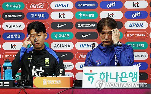 공식 기자회견 참석한 손흥민과 홍명보 감독(서울=연합뉴스) 김성민 기자 = 대한민국 축구 국가대표팀 손흥민(왼쪽)과 홍명보 감독이 9일 서울월드컵경기장에서 열린 공식 기자회견에 참석해 있다. 2025.10.9 ksm7976@yna.co.kr