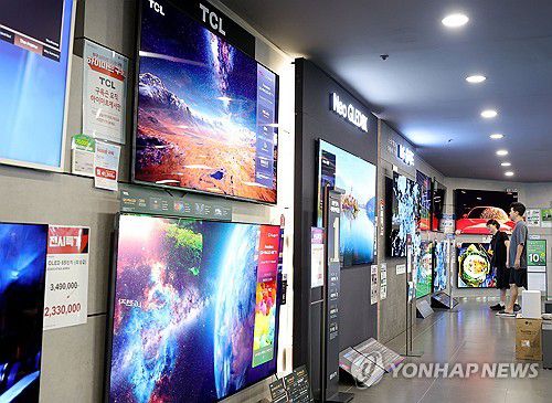 삼성·LG TV가 진열된 서울 시내 가전제품 매장[연합뉴스 제공. 재판매 및 DB 금지]