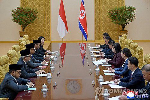 최선희 북한 외무상, 스기오노 인도네시아 외무장관과 회담(평양 조선중앙통신=연합뉴스) 최선희 북한 외무상과 스기오노 인도네시아 외무장관과의 회담이 지난 11일 평양 만수대의사당에서 진행됐다고 조선중앙통신이 12일 보도했다. 2025.10.12      [국내에서만 사용가능. 재배포 금지. For Use Only in the Republic of Korea. No Redistribution] nkphoto@yna.co.kr