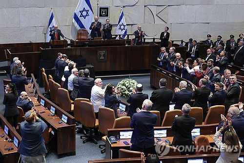 이스라엘 크세네트, 도널드 트럼프 미국 대통령에게 기립박수[AFP 연합뉴스. 재판매 및 DB 금지]