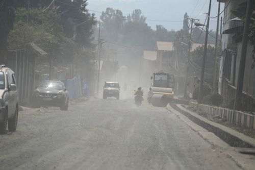홍수에 취약한 민주콩고 비포장도로콩고민주공화국 남키부의 주도 부카부의 도시 거리. 대부분의 거리가 비포장으로 폭우가 내릴 경우 도시가 홍수 피해를 본다. [김광수 제공. 재판매 및 DB 금지]