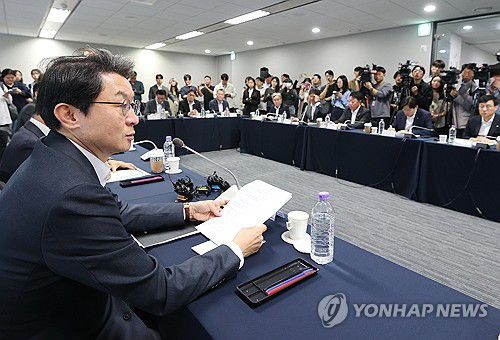 발언하는 이억원 금융위원장(서울=연합뉴스) 이재희 기자 = 16일 서울 종로구 손해보험협회에서 열린 '금융위원장-보험회사 CEO 간담회'에서 이억원 금융위원장이 발언하고 있다. 2025.10.16 scape@yna.co.kr