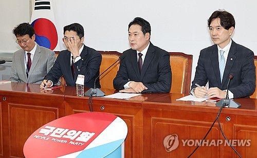 기자간담회 연 장동혁 대표(서울=연합뉴스) 류영석 기자 = 국민의힘 장동혁 대표가 17일 서울 여의도 국회에서 기자간담회를 하고 있다. 2025.10.17 ondol@yna.co.kr