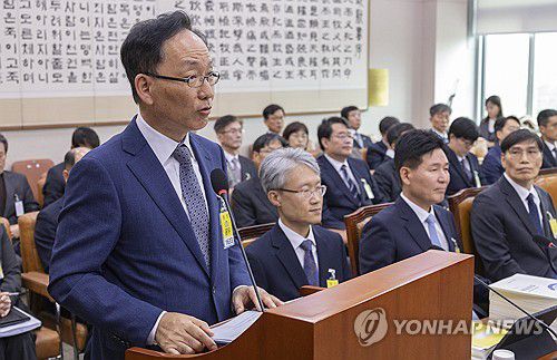 법사위 국감 기관 보고하는 김대웅 서울고등법원장(서울=연합뉴스) 황광모 기자 = 김대웅 서울고등법원장이 20일 국회 법제사법위원회에서 열린 2025년도 법사위 국정감사에 출석해 기관 현황보고를 하고 있다. 2025.10.20 hkmpooh@yna.co.kr