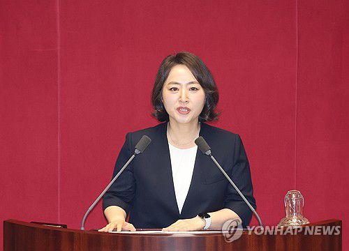 이주희 의원 인사말(서울=연합뉴스) 박동주 기자 = 더불어민주당 이주희 의원이 4일 국회 본회의에서 인사말하고 있다. 2025.8.4 pdj6635@yna.co.kr
