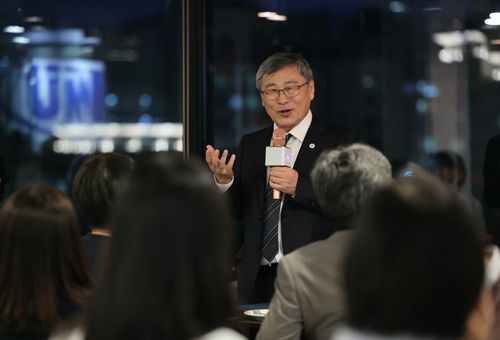 발언하는 정근식 서울시 교육감정 교육감은 조희연 전 서울시 교육감이 지난해 해직 교사를 임용하기 위해 공개경쟁시험을 가장한 특채 절차를 진행하게 한 혐의로 유죄 판결을 받고 직을 상실하자 재보궐선거에 출마해 당선됐다.