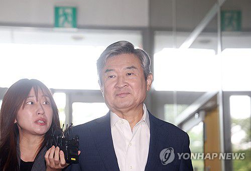 조태용 전 국가안보실장 특검 출석(서울=연합뉴스) 신준희 기자 = 조태용 전 국가안보실장이 29일 서초동 이명현 순직해병 특검 사무실로 소환되고 있다.     조 전 실장은 이날 이종섭 전 국방장관의 호주 도피 의혹과 관련해 피의자 신분으로 특검에 출석했다. 2025.9.29 hama@yna.co.kr