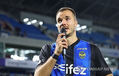 지난해 11월 강등 확정되자 눈시울 붉히던 무고사[인천=연합뉴스]