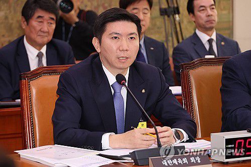 답변하는 유승민 대한체육회장(서울=연합뉴스) 김주성 기자 = 유승민 대한체육회장이 27일 서울 여의도 국회에서 열린 문화체육관광위원회의 대한체육회 등에 대한 국정감사에서 위원 질의에 답하고 있다. 2025.10.27 utzza@yna.co.kr