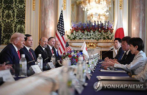 정상회담 갖는 미일 정상[도쿄 AFP 연합뉴스. 재판매 및 DB 금지]