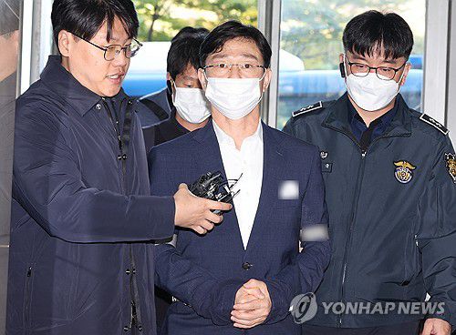 임성근 전 사단장, 포렌식 참관 위해 특검 출석(서울=연합뉴스) 이진욱 기자 = 임성근 전 해병대 1사단장이 포렌식 참관을 위해 28일 서울 서초구 이명현 순직해병 특별검사팀에 출석하고 있다. 2025.10.28 cityboy@yna.co.kr