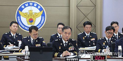 경남경찰청 국회 행안위 국감(창원=연합뉴스) 김동민 기자 = 김종철 경남경찰청장이 28일 오후 경남경찰청에서 열린 국회 행정안전위원회 경남경찰청 국감에서 의원 질의에 답변하고 있다. 2025.10.28 image@yna.co.kr