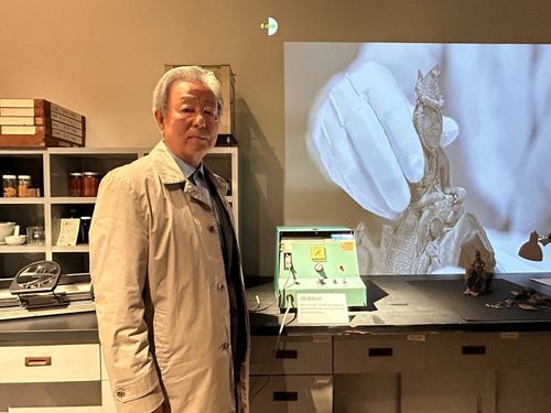 이오희 한국문화유산보존과학회 명예회장     (서울=연합뉴스) 김예나 기자 = 한국 문화유산 보존과학 분야를 개척한 이오희 한국문화유산보존과학회 명예회장이 지난 28일 서울 용산구 국립중앙박물관 보존과학센터 전시실에서 연합뉴스와 인터뷰하고 있다. 2025.10.29     yes@yna.co.kr