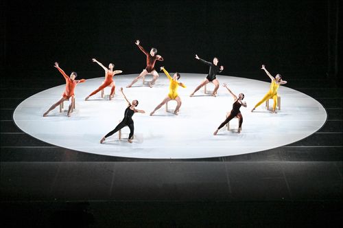 서울시발레단 '캄머발레'서울시발레단이 30일 세종문화회관 M씨어터에서 열린 '한스 판 마넨×허용순' 프레스콜에서 한스 판 마넨이 안무한 '캄머발레'를 시연하고 있다. 2025.10.30 [세종문화회관 제공. 재판매 및 DB금지]