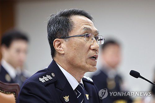 질의 답하는 유재성 경찰청장 직무대행(서울=연합뉴스) 윤동진 기자 = 17일 서울 서대문구 경찰청에서 열린 국회 행정안전위원회 경찰청 대상 국정감사에서 유재성 경찰청장 직무대행이 국민의힘 박수민 의원의 이진숙 전 방송통신위원장 체포 관련 질의에 답하고 있다. 2025.10.17 mon@yna.co.kr