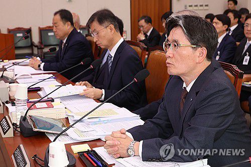 답변하는 오동운 공수처장(서울=연합뉴스) 박동주 기자 = 오동운 고위공직자범죄수사처(공수처) 처장이 30일 서울 여의도 국회 법제사법위원회에서 열린 종합감사에서 답변하고 있다. 2025.10.30 pdj6635@yna.co.kr