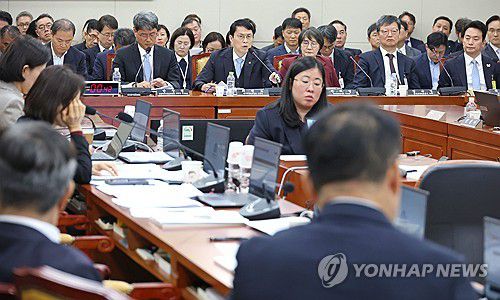 종합감사 출석한 최원호 원자력안전위원회 위원장(서울=연합뉴스) 류영석 기자 = 최원호 원자력안전위원회 위원장이 30일 국회 과학기술정보방송통신위원회에서 열린 종합감사에서 의원 질의에 답변하고 있다. 2025.10.30 ondol@yna.co.kr