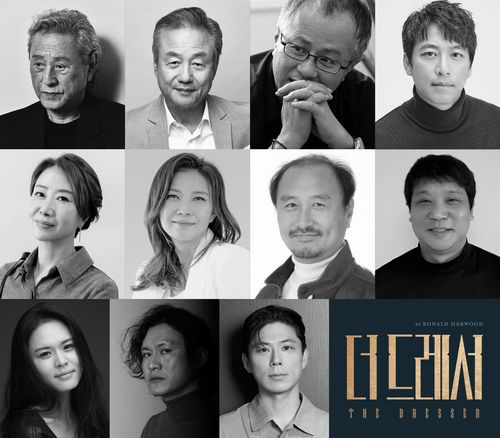 연극 '더 드레서' 출연진첫줄 왼쪽부터 배우 박근형, 정동환, 송승환, 오만석, 송옥숙, 정재은, 송영재, 유병훈, 이주원, 임영우, 한기장 [나인스토리 제공. 재판매 및 DB 금지]
