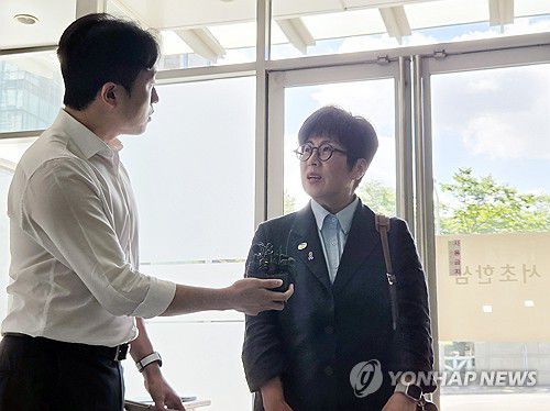 특검 향하는 박진 전 인권위 사무총장(서울=연합뉴스) 오진송 기자 = 박진 전 국가인권위원회 사무총장이 참고인 조사를 받기 위해 2일 서울 서초구 순직해병특별검사팀으로 출석하고 있다. 2025.9.2 dindong@yna.co.kr