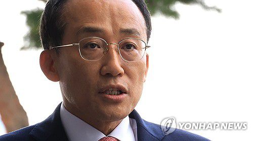 질문에 답하는 추경호 전 원내대표(서울=연합뉴스) 최재구 기자 = 국민의힘 추경호 전 원내대표가 30일 서울 서초구 서울고검에 마련된 조은석 내란특별검사팀 사무실에 피의자 신분으로 출석하며 기자의 질문에 답하고 있다. 2025.10.30 jjaeck9@yna.co.kr