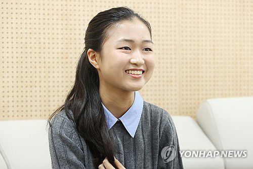 질문 듣는 김서현(서울=연합뉴스) 강민지 기자 = 바이올리니스트 김서현이 31일 서울 서초구 서울문화예술교육센터에서 인터뷰를 하고 있다. 2025.10.31 mjkang@yna.co.kr