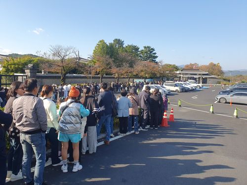 '신라 금관' 전시를 보기 위해 대기하는 관람객들 [국립경주박물관 제공. 재판매 및 DB 금지]