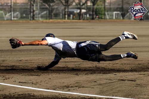 몸을 던지는 두산 내야수 박지훈[두산 베어스 제공. 재판매 및 DB 금지]