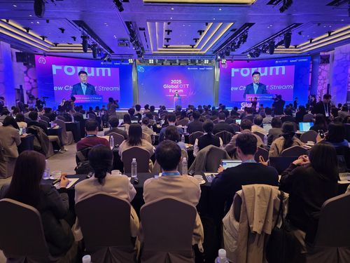 6일 열린 '2025 국제 OTT 포럼'에서 김영관 방송미디어통신위원회 사무처장 전담직무대리가 개회사를 하고 있다. [촬영 나확진]