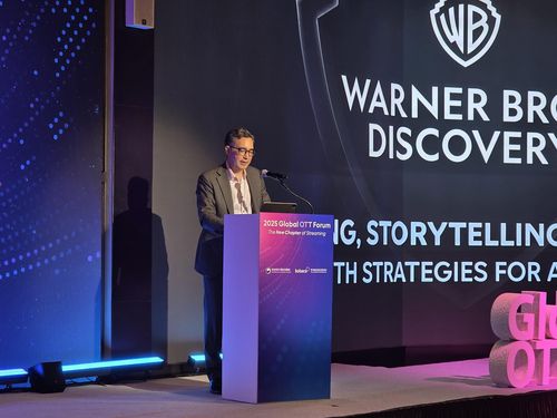 6일 열린 '2025 국제 OTT 포럼'에서 제임스 기븐스 워너브라더스 디스커버리 아시아태평양 총괄사장이 기조연설을 하고 있다. [촬영 나확진]