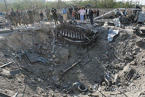 레바논 남부 투라 마을의 이스라엘군 공습 현장 [AFP 연합뉴스. 재판매 및 DB 금지]