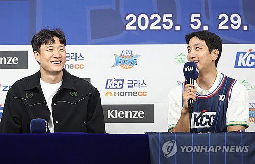 취재진 질문에 답하는 허훈[연합뉴스 자료사진]