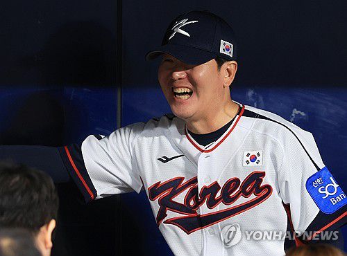 환하게 웃으며 답하는 류지현 감독[연합뉴스 자료사진]