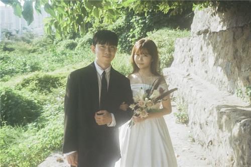 사하구 명소를 배경으로 한 웨딩 촬영[부산 사하구 제공. 재판매 및 DB 금지]