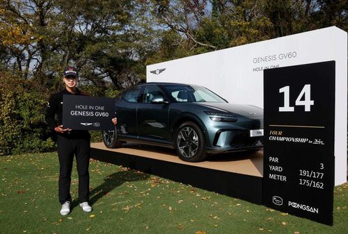 홀인원 부상 받은 이형준[KPGA 제공. 재판매 및 DB 금지]