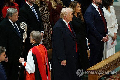 취임 예배 참석한 트럼프 대통령[EPA 연합뉴스 자료사진]